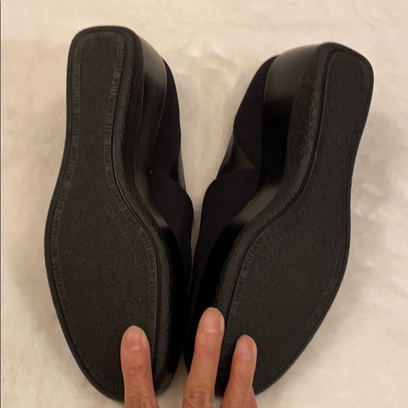 Stuart Weitzman Black Wedge Round Toe Shoe - Picture 6 of 6